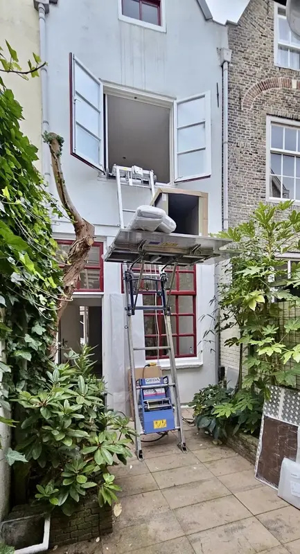 Verhuislift in woonwijk Amsterdam