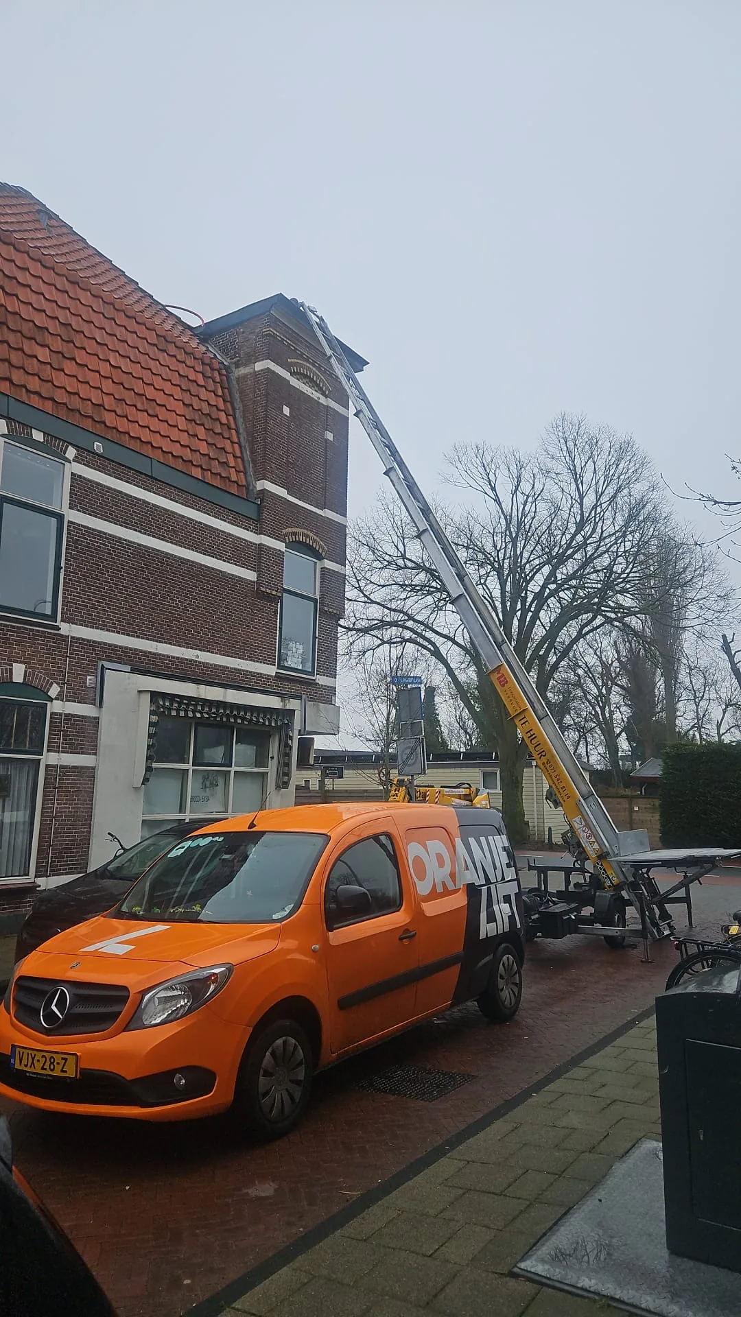Verhuislift in woonwijk Barendrecht
